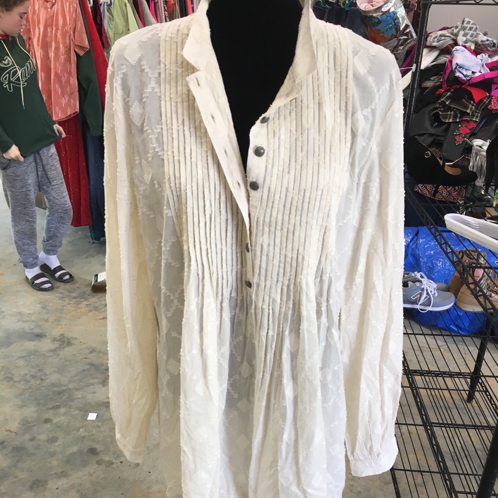 Charming detailed top from Double D Ranch